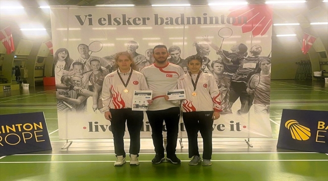 Milli badmintoncular Elifnur ile Zeynep Berre, Danimarka'da bronz madalya kazandı