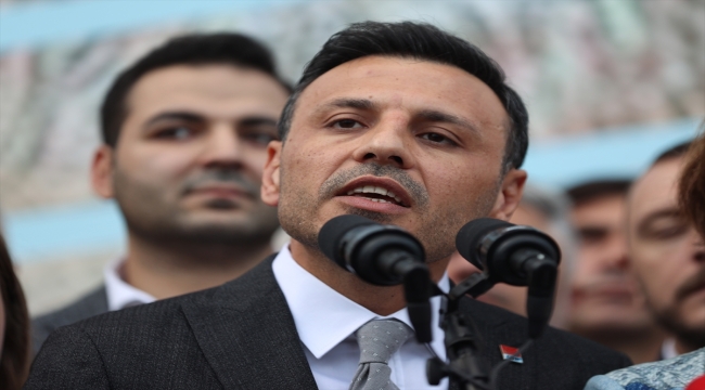 Özgür Çelik, CHP İstanbul İl Başkanlığını törenle devraldı: