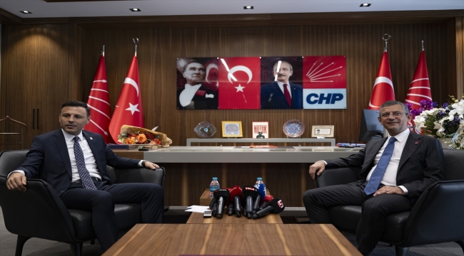Özgür Özel, CHP İstanbul İl Başkanlığına seçilen Çelik'i tebrik etti