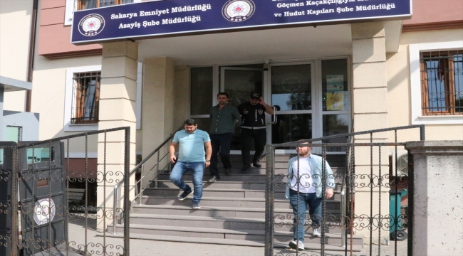 Sakarya'da bir kişi karısı ile yanındaki kişiyi silahla yaraladı