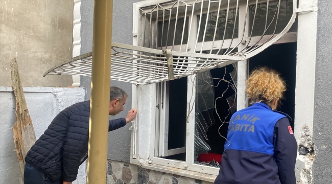 Samsun'da yanan evde mahsur kalan 3'ü çocuk 5 kişi pencere korkulukları kırılarak kurtarıldı
