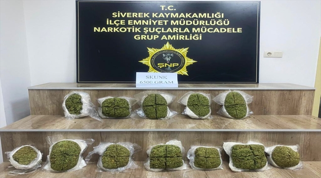 Şanlıurfa'da yolcu otobüsünde 6,5 kilogram skunk ele geçirildi