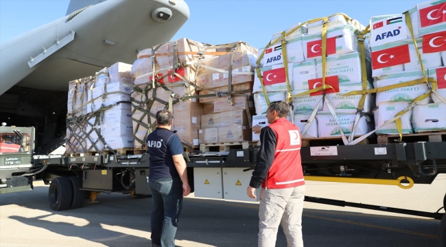 Türkiye'nin Gazze için gönderdiği insani yardım malzemesi yüklü ikinci uçak Mısır'a ulaştı