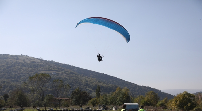 Yamaç Paraşütü Hedef Eğitim Yarışması Samsun'da başladı