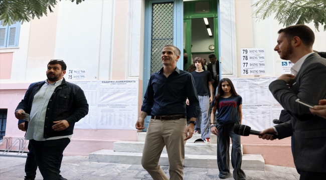 Yunanistan'da halk yerel seçim için sandık başında