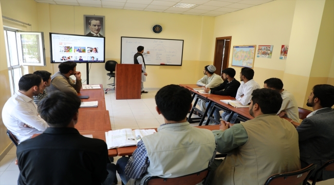 Yunus Emre Enstitüsünün Afganistan'da Türkçe ve Osmanlıca kursları başladı