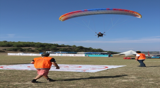 Adana'da Türkiye Yamaç Paraşütü Hedef Şampiyonası finali sona erdi