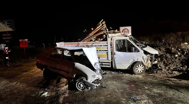 Adıyaman'daki trafik kazasında 2 kişi ağır yaralandı