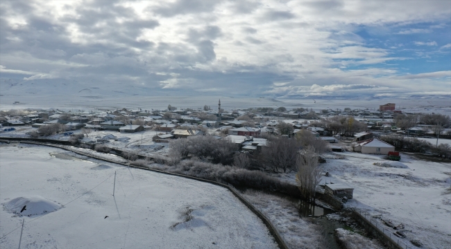 Ağrı'da karla kaplanan şehir merkezi ile diğer yerleşim yerleri dronla görüntülendi 