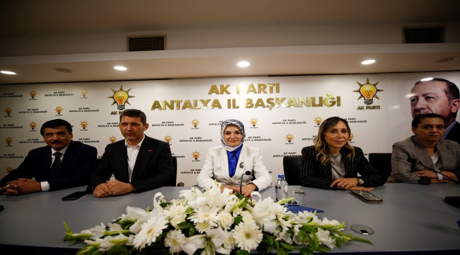 Aile ve Sosyal Hizmetler Bakanı Göktaş, Antalya'da partililerle buluştu: 
