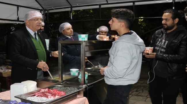 Amasya'da vize haftasında üniversite öğrencilerine ücretsiz çorba dağıtıldı