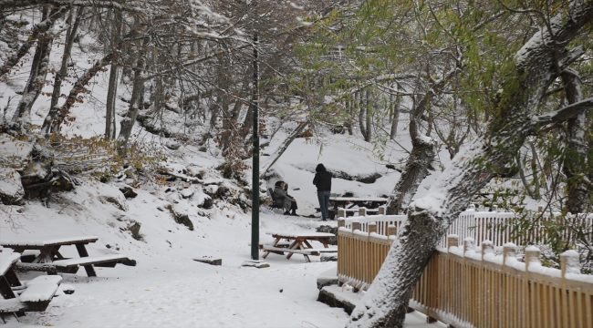 Ankara'nın Karagöl Tabiat Parkı beyaza büründü