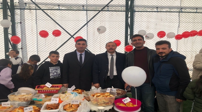 Ardahan'da öğrenci ve veliler Filistin'e destek amacıyla kermes düzenledi