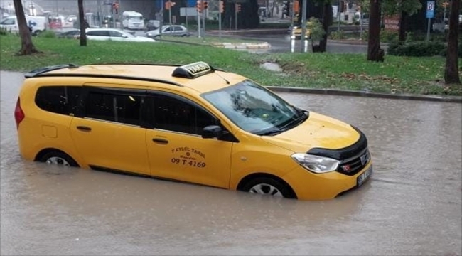 Aydın'da sağanak ve fırtına yaşamı olumsuz etkiledi