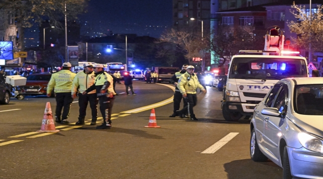 Bakan Göktaş, yakın koruma ekibinde görevli polis memurunun şehit olduğunu bildirdi