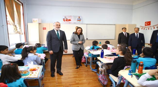 Bakan Işıkhan, 24 Kasım Öğretmenler Günü'nü Azerbaycan'da kutladı