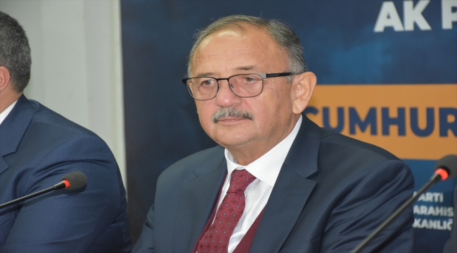 Bakan Özhaseki, Afyonkarahisar'da AK Parti İl Başkanlığı'nda konuştu