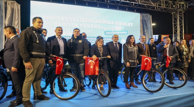 Bakanlar Şimşek ve Uraloğlu, Gaziantep'te polislere bisiklet dağıtım törenine katıldı