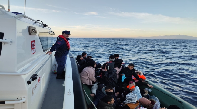 Çanakkale açıklarındaki operasyonlarda 72 düzensiz göçmen karaya çıkarıldı