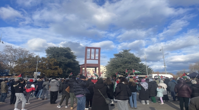 Cenevre'de Filistin'i destekleyen göstericiler BM İnsan Hakları Yüksek Komiserliği'ne yürüdü