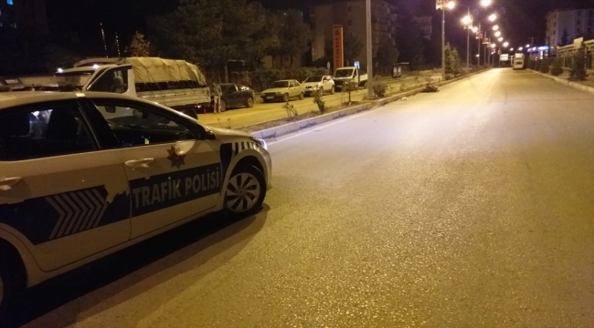 Çorum'da devrilen motosikletteki 2 kişi yaralandı