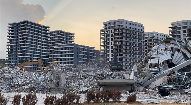 Deprem bölgesinde yıkılamayan binalarla ilgili yargıda "hızlı karar" sürecine geçilecek