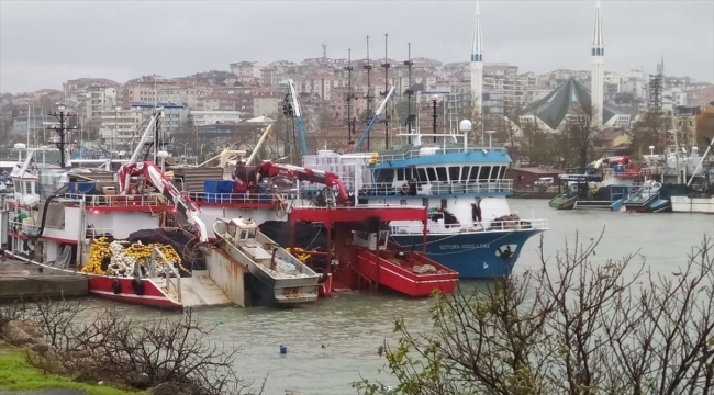 Düzce'de balıkçılar kuvvetli rüzgarın ardından yeniden denize açıldı