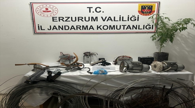 Erzurum'da baz istasyonundan kablo hırsızlığıyla ilgili 3 şüpheli yakalandı