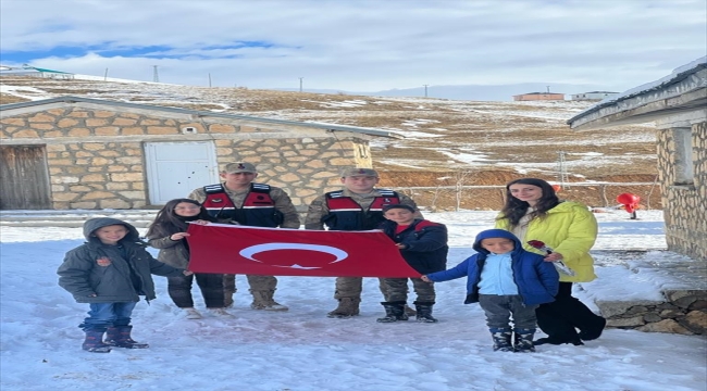 Erzurum ve Ağrı'da güvenlik güçlerinden öğretmenlere sürpriz ziyaret