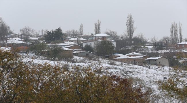 Eskişehir'in yüksek kesimlerinde kar yağışı aralıklarla etkili oluyor