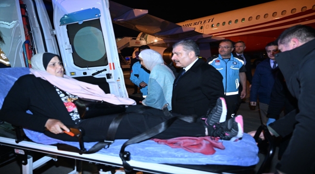 Gazzeli kanser hastalarıyla refakatçilerini Mısır'dan getiren uçaklar Türkiye'ye geldi