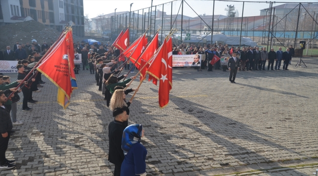 Hakkari'de öğretmenler şehit meslektaşları için yürüdü