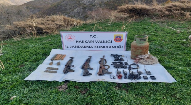 Hakkari'de terör operasyonunda silah ve mühimmat ele geçirildi 