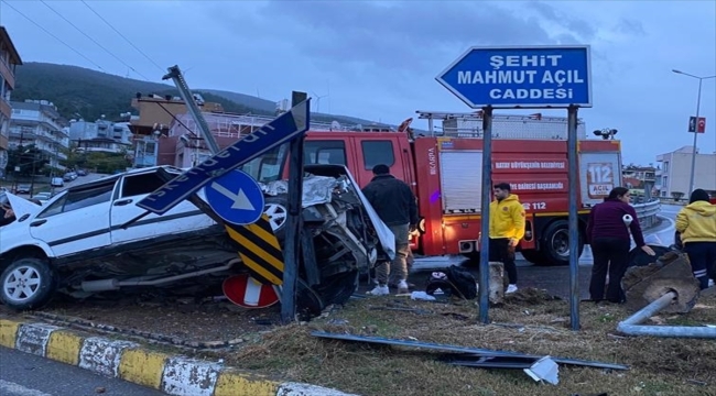 Hatay'da refüje çıkan otomobildeki 5 kişi yaralandı