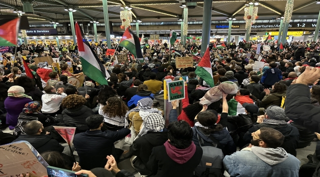 Hollanda hükümeti, İsrail'e silah yolladığı gerekçesiyle protesto edildi
