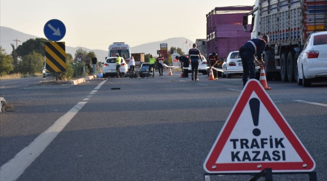 Hükümlüleri taşıyan cezaevi nakil aracı kaza yaptı: 8 yaralı