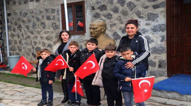 Iğdır'da "Ata'ya saygı" nöbeti tutan çocuklar Ankara'ya gitti