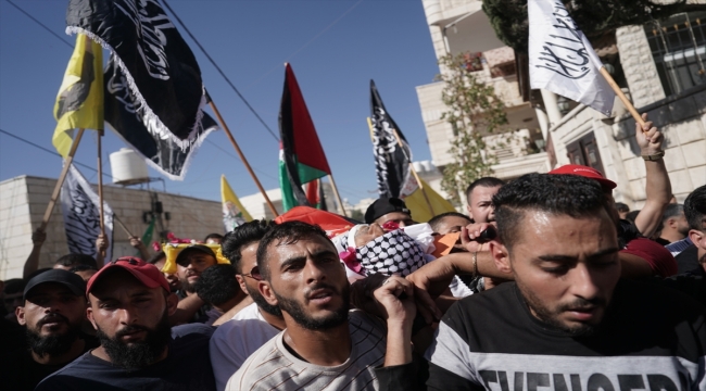 İsrail askerlerinin Batı Şeria'da öldürdüğü Filistinlinin cenazesi toprağa verildi