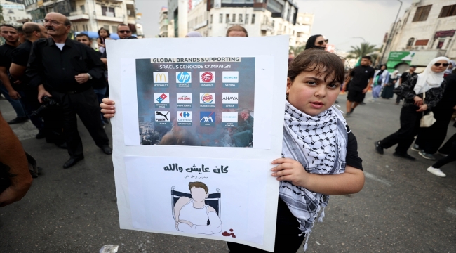 İsrail'in Gazze saldırıları işgal altındaki Batı Şeria'da protesto edildi