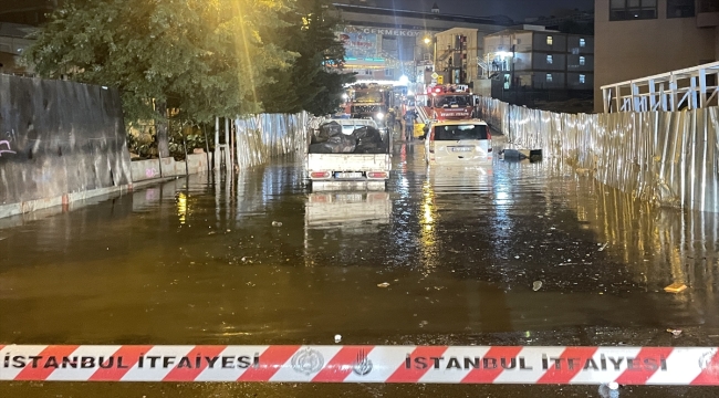 İstanbul'da sağanağın da etkisiyle trafik yoğunluğu yüzde 90'a çıktı 