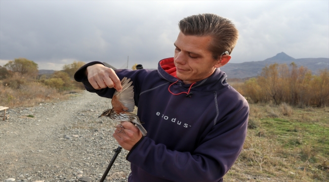 İsveçli kuş bilimci, Iğdır'da halkalama ve araştırma yapıyor