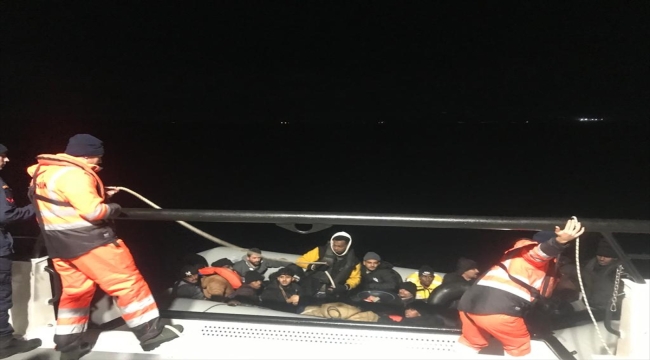 İzmir açıklarında 50 düzensiz göçmen kurtarıldı 