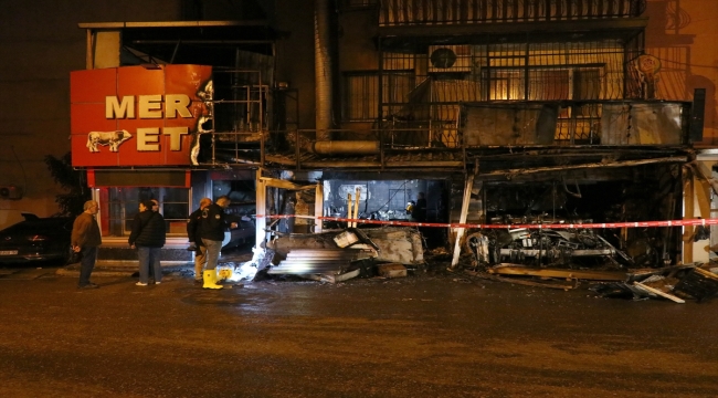 İzmir'de yangın çıkan dükkan kullanılamaz hale geldi