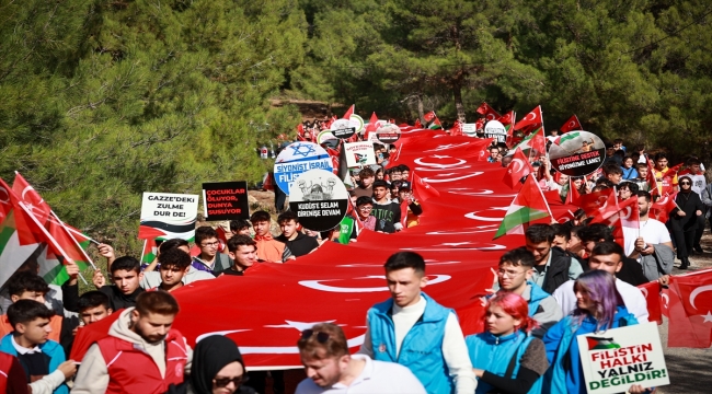 İzmir ve çevre illerde Filistin'e destek yürüyüşleri düzenlendi