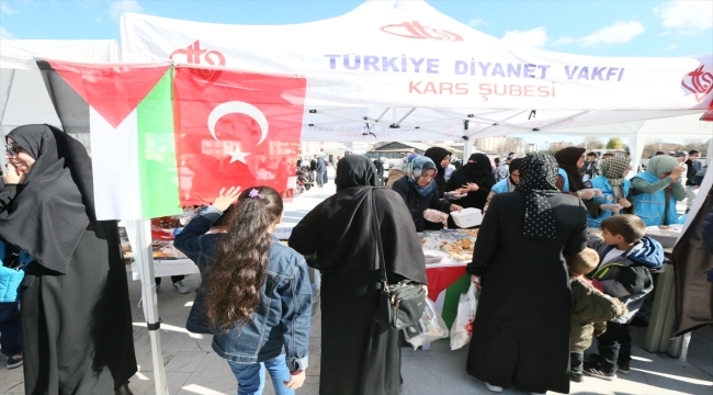 Kars'ta açılan "hayır çarşısı"nın geliri Gazze'ye gönderilecek 