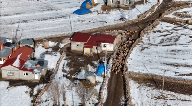Kars'ta beyaza bürünen yerleşim yerleri dron ile görüntülendi