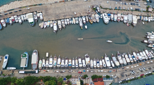 Kaş'ta yağmurun ardından denizin rengi değişti