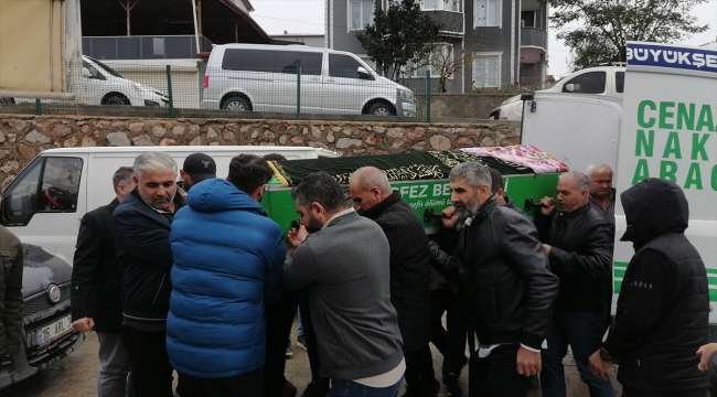 Kocaeli'de eski eşi tarafından öldürülen kadının cenazesi toprağa verildi