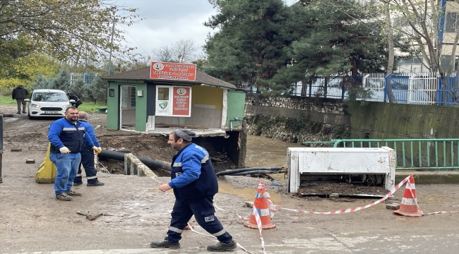 Kocaeli'de sağanak su baskınlarına neden oldu