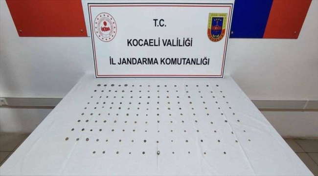 Kocaeli'de tarihi olduğu değerlendirilen 144 sikke ile yüzük ele geçirildi